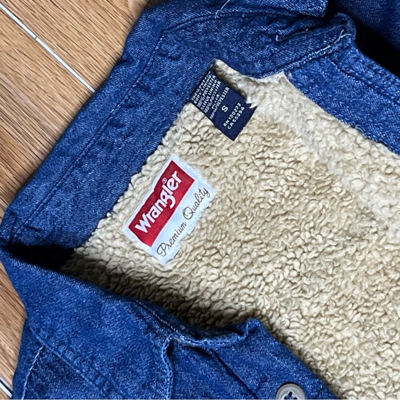 Wrangler Vintage 90s Trucker Denim Shacket with Sherpa Lining SMALL Button Up - Picture 4 of 7
